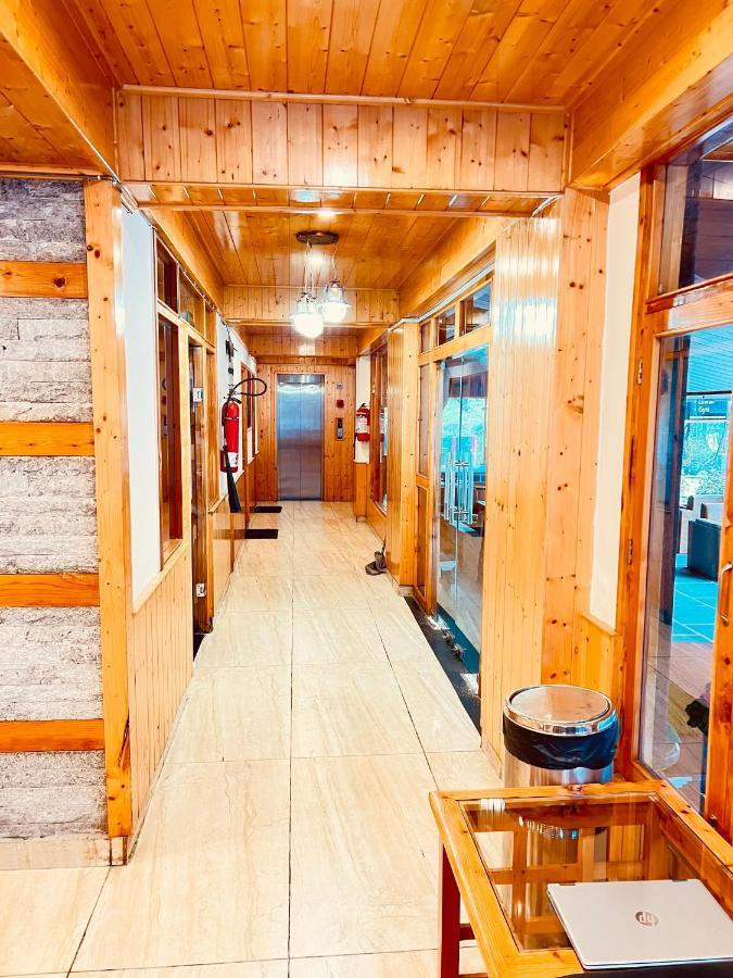 Hotel Old Smugglers With Balcony Mountain View Ac Hot And Cold Near To Hadimba Temple Near To Mall Road#free Pick From Volvo Bus Stand 4*